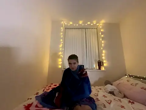 lucyx xx online show from December 4, 2025, 6:05 pm