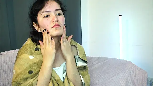 GilmaFaurot online show from December 3, 2025, 10:46 am