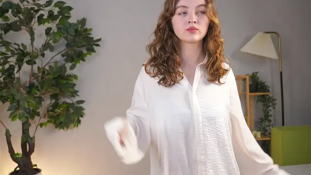 Snapshot of MarilynDibartolo chatting on December 3, 2025, 7:01 pm MarilynDibartolo online show from December 3, 2025, 7:01 pm