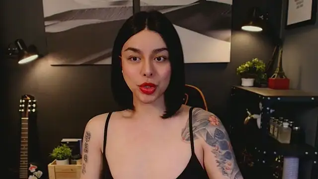 Snapshot of Kim_Kaye chatting on November 28, 2025, 12:30 pm Kim Kaye online show from November 28, 2025, 12:30 pm