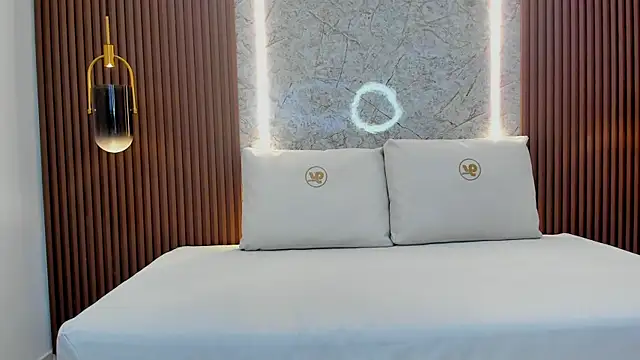 Snapshot of evony_becker_ chatting on December 4, 2025, 10:35 am evony becker online show from December 4, 2025, 10:35 am