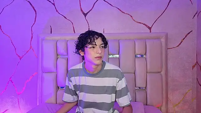 SthepanodiMonaco online show from March 19, 2026, 3:32 am