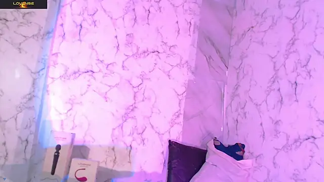 Snapshot of GraceMaaceey chatting on December 16, 2025, 11:37 am GraceMaaceey online show from December 16, 2025, 11:37 am