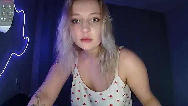 Snapshot of _K1ra_S1n_ chatting on December 17, 2025, 3:51 pm K1ra S1n online show from December 17, 2025, 3:51 pm