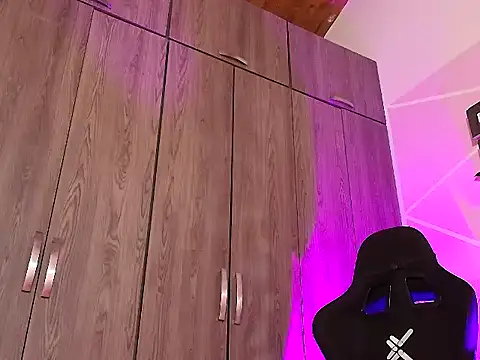 Snapshot of Doll_Dollys_ chatting on December 14, 2025, 3:34 am Doll Dollys online show from December 14, 2025, 3:34 am