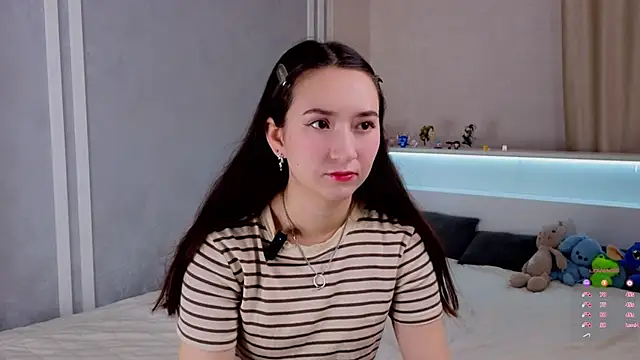 LuclieOppy online show from December 14, 2025, 1:22 am