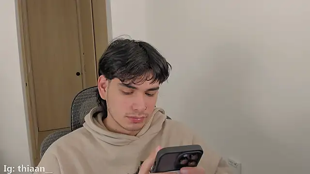 Snapshot of thiaann chatting on November 28, 2025, 10:34 pm thiaann online show from November 28, 2025, 10:34 pm