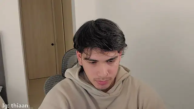 Snapshot of thiaann chatting on December 4, 2025, 1:15 am thiaann online show from December 4, 2025, 1:15 am