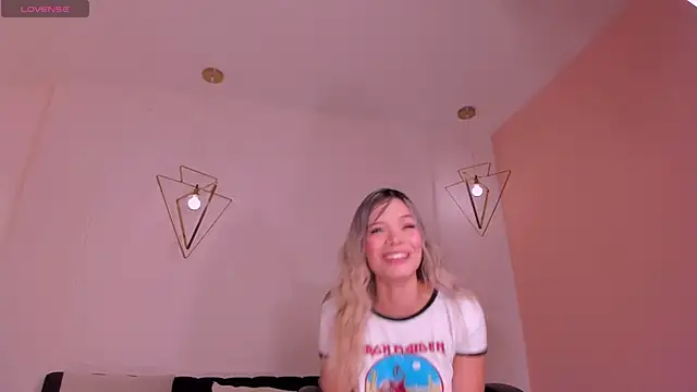 LisaFlowers  online show from June 12, 2026, 8:57 am