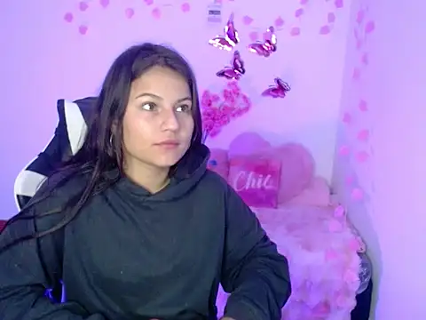 Snapshot of Nina__666 chatting on December 17, 2025, 11:27 am Nina 666 online show from December 17, 2025, 11:27 am