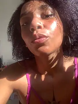 Snapshot of Lillith_Bloom chatting on February 19, 2026, 6:48 pm Lillith Bloom online show from February 19, 2026, 6:48 pm