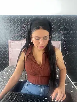 Snapshot of Alanaa_Sweet- chatting on December 2, 2025, 7:42 pm Alanaa Sweet- online show from December 2, 2025, 7:42 pm