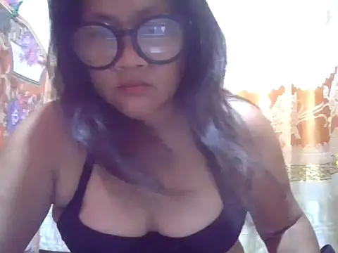 Snapshot of fireflower70 chatting on December 16, 2025, 12:10 pm fireflower70 online show from December 16, 2025, 12:10 pm