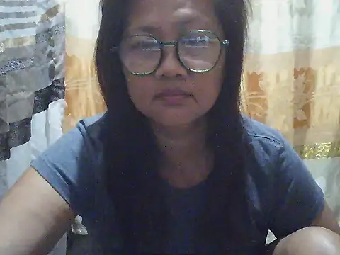 Snapshot of fireflower70 chatting on May 22, 2026, 11:32 pm fireflower70 online show from May 22, 2026, 11:32 pm