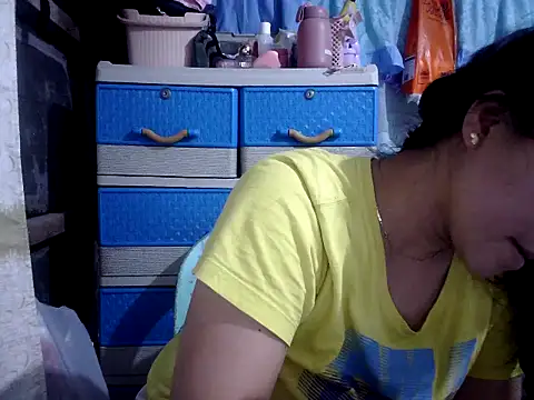 xxdreamgirl69 online show from February 11, 2026, 1:32 am