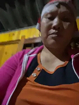 Snapshot of LeoPet2x chatting on December 4, 2025, 1:31 pm LeoPet2x online show from December 4, 2025, 1:31 pm