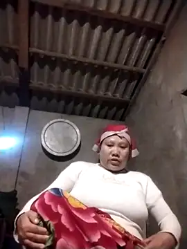 Snapshot of LeoPet2x chatting on December 13, 2025, 8:14 pm LeoPet2x online show from December 13, 2025, 8:14 pm