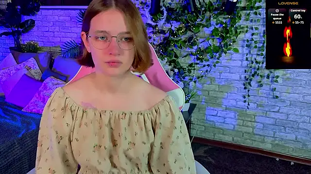 Mia Mooore online show from January 18, 2026, 1:37 pm