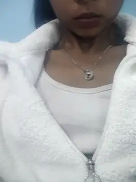 Snapshot of Isha_Liha chatting on December 3, 2025, 5:37 am Isha Liha online show from December 3, 2025, 5:37 am