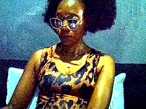 Snapshot of PreettyTee chatting on April 17, 2026, 2:14 am PreettyTee online show from April 17, 2026, 2:14 am