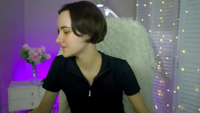 Snapshot of KateWillows chatting on December 2, 2025, 12:21 pm KateWillows online show from December 2, 2025, 12:21 pm