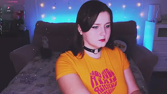 Snapshot of AlvaRina chatting on December 17, 2025, 7:20 pm AlvaRina online show from December 17, 2025, 7:20 pm