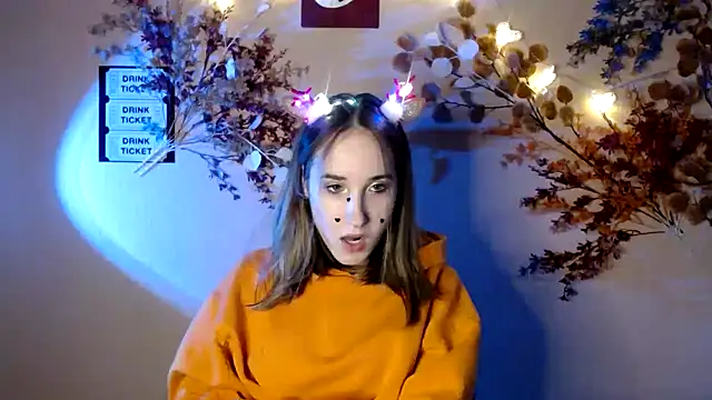 Moon  Lily online show from December 3, 2025, 1:42 pm