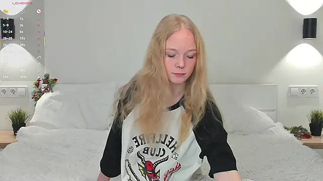 Snapshot of GhisllaineWestler chatting on December 16, 2025, 4:17 am GhisllaineWestler online show from December 16, 2025, 4:17 am