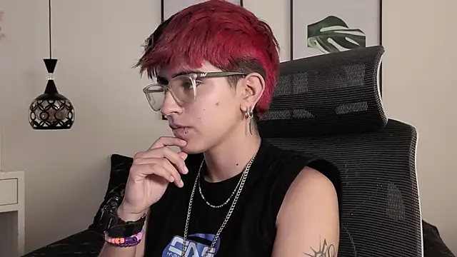 Snapshot of valeryevansvg chatting on December 2, 2025, 12:21 pm valeryevansvg online show from December 2, 2025, 12:21 pm