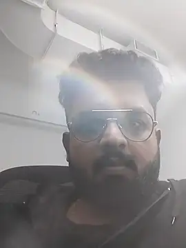 Snapshot of mrwhoti chatting on November 28, 2025, 2:20 pm mrwhoti online show from November 28, 2025, 2:20 pm