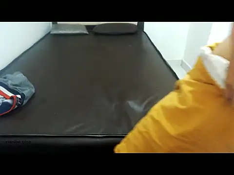 Snapshot of albeirothh chatting on December 4, 2025, 2:15 pm albeirothh online show from December 4, 2025, 2:15 pm