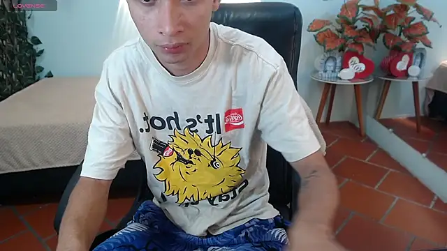 Snapshot of LucassSmith11 chatting on December 1, 2025, 1:27 pm LucassSmith11 online show from December 1, 2025, 1:27 pm