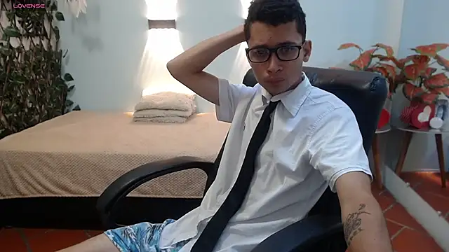 Snapshot of LucassSmith11 chatting on December 3, 2025, 12:03 pm LucassSmith11 online show from December 3, 2025, 12:03 pm