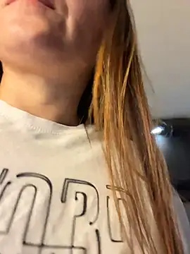 Snapshot of RosaliaVicky chatting on December 14, 2025, 6:08 am RosaliaVicky online show from December 14, 2025, 6:08 am