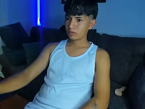 Snapshot of Mikke18 chatting on December 16, 2025, 4:50 am Mikke18 online show from December 16, 2025, 4:50 am