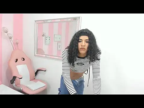 Snapshot of Amaia_Monroe chatting on December 16, 2025, 5:12 am Amaia Monroe online show from December 16, 2025, 5:12 am