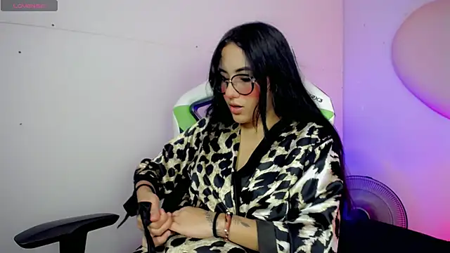 Snapshot of Mishell_hot_ chatting on November 30, 2025, 8:57 pm Mishell hot online show from November 30, 2025, 8:57 pm