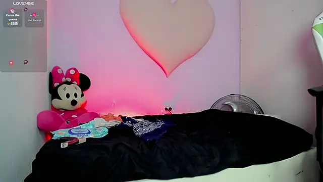 Snapshot of Mishell_hot_ chatting on December 2, 2025, 7:53 pm Mishell hot online show from December 2, 2025, 7:53 pm