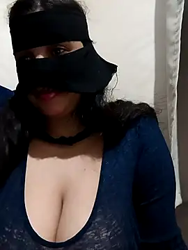 Snapshot of Amou-na chatting on December 2, 2025, 10:49 pm Amou-na online show from December 2, 2025, 10:49 pm