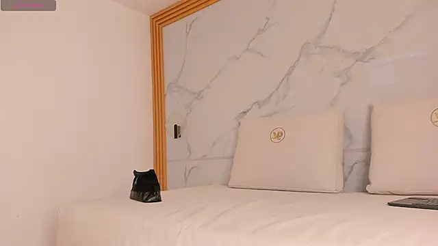 ayla velt online show from April 15, 2026, 7:43 pm