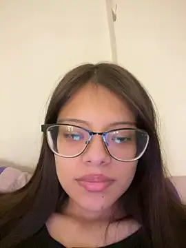 Snapshot of omifresita chatting on July 3, 2026, 8:37 pm omifresita online show from July 3, 2026, 8:37 pm
