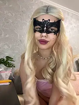 Snapshot of s4rah chatting on December 14, 2025, 2:44 pm s4rah online show from December 14, 2025, 2:44 pm