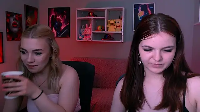 Snapshot of mikameovv chatting on May 19, 2026, 9:37 am mikameovv online show from May 19, 2026, 9:37 am