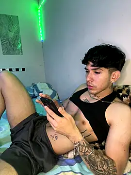 Snapshot of wil_hot chatting on December 15, 2025, 4:00 pm wil hot online show from December 15, 2025, 4:00 pm