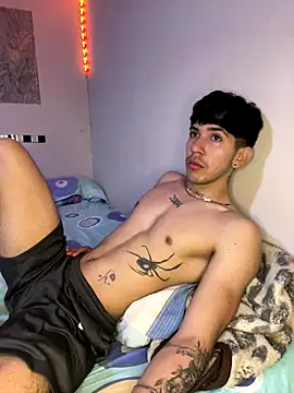 Snapshot of wil_hot chatting on December 16, 2025, 3:28 pm wil hot online show from December 16, 2025, 3:28 pm