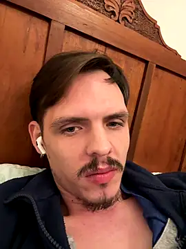 Snapshot of Dicken09 chatting on November 29, 2025, 5:32 am Dicken09 online show from November 29, 2025, 5:32 am