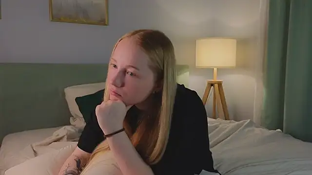 AdarnDeneui online show from December 5, 2025, 1:36 am