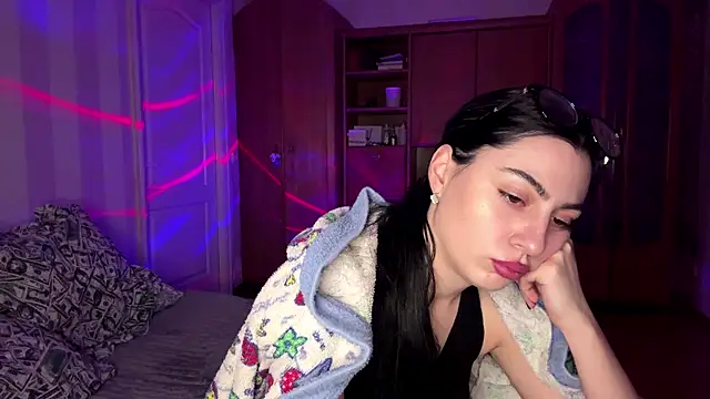 Snapshot of Radiant_Luna chatting on December 15, 2025, 6:23 pm Radiant Luna online show from December 15, 2025, 6:23 pm