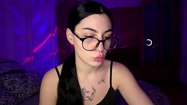 Snapshot of Radiant_Luna chatting on December 16, 2025, 9:09 pm Radiant Luna online show from December 16, 2025, 9:09 pm