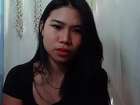 Snapshot of Allysonxx05 chatting on December 15, 2025, 12:59 am Allysonxx05 online show from December 15, 2025, 12:59 am